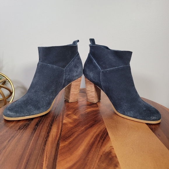 Crown Vintage Rita Suede Ankle Boots Stavked Heels Size 6.5 - Picture 10 of 16